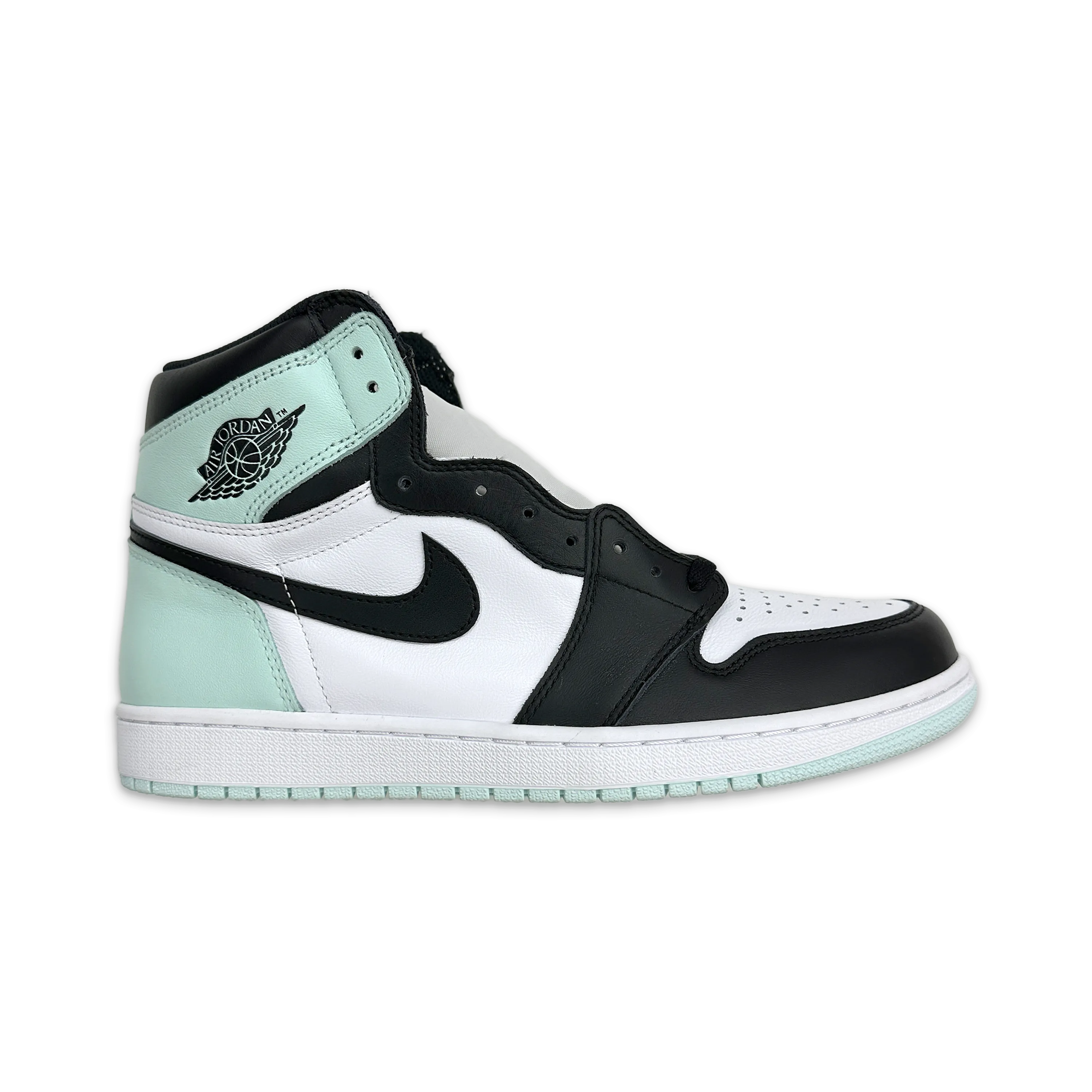 Air Jordan 1 Retro High OG “Igloo”