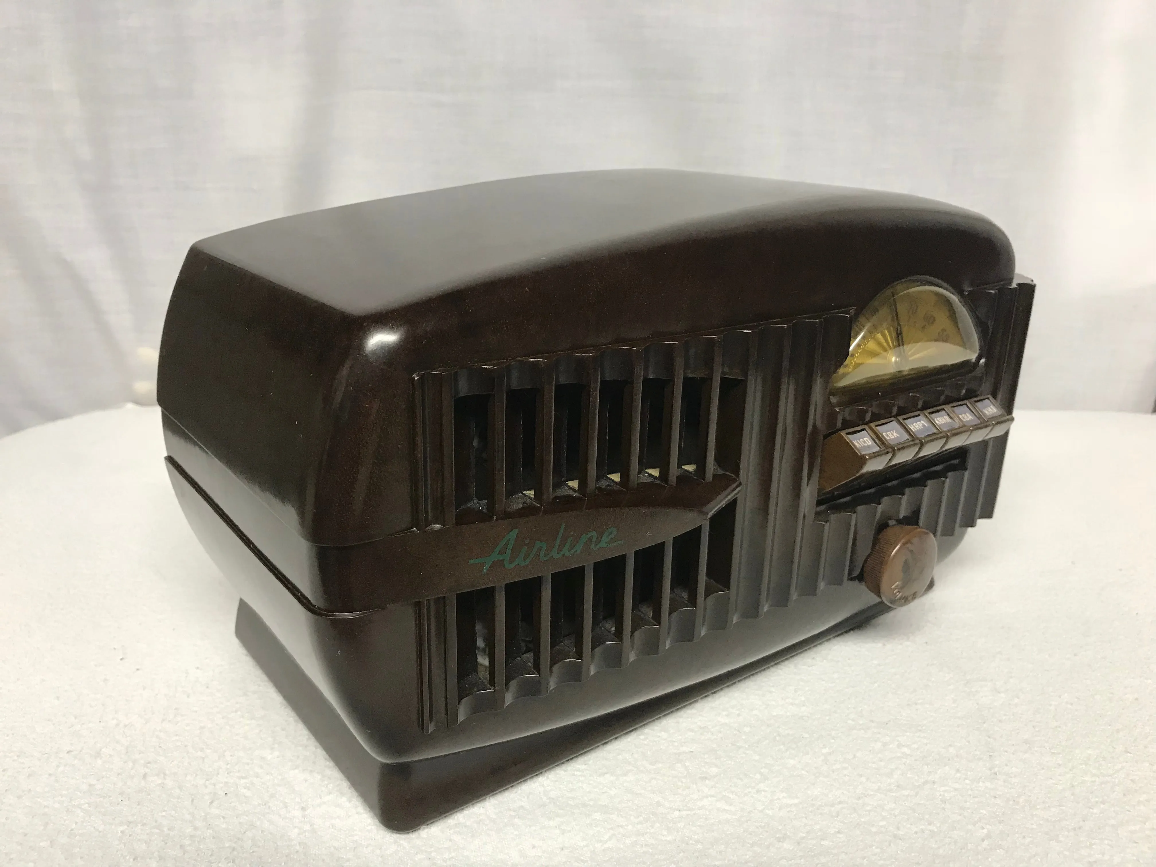 Airline 84BR-1507 Tube Radio With Bluetooth input.