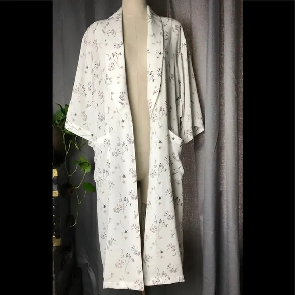 Chelsea28 Floral print topper ivory open front XS