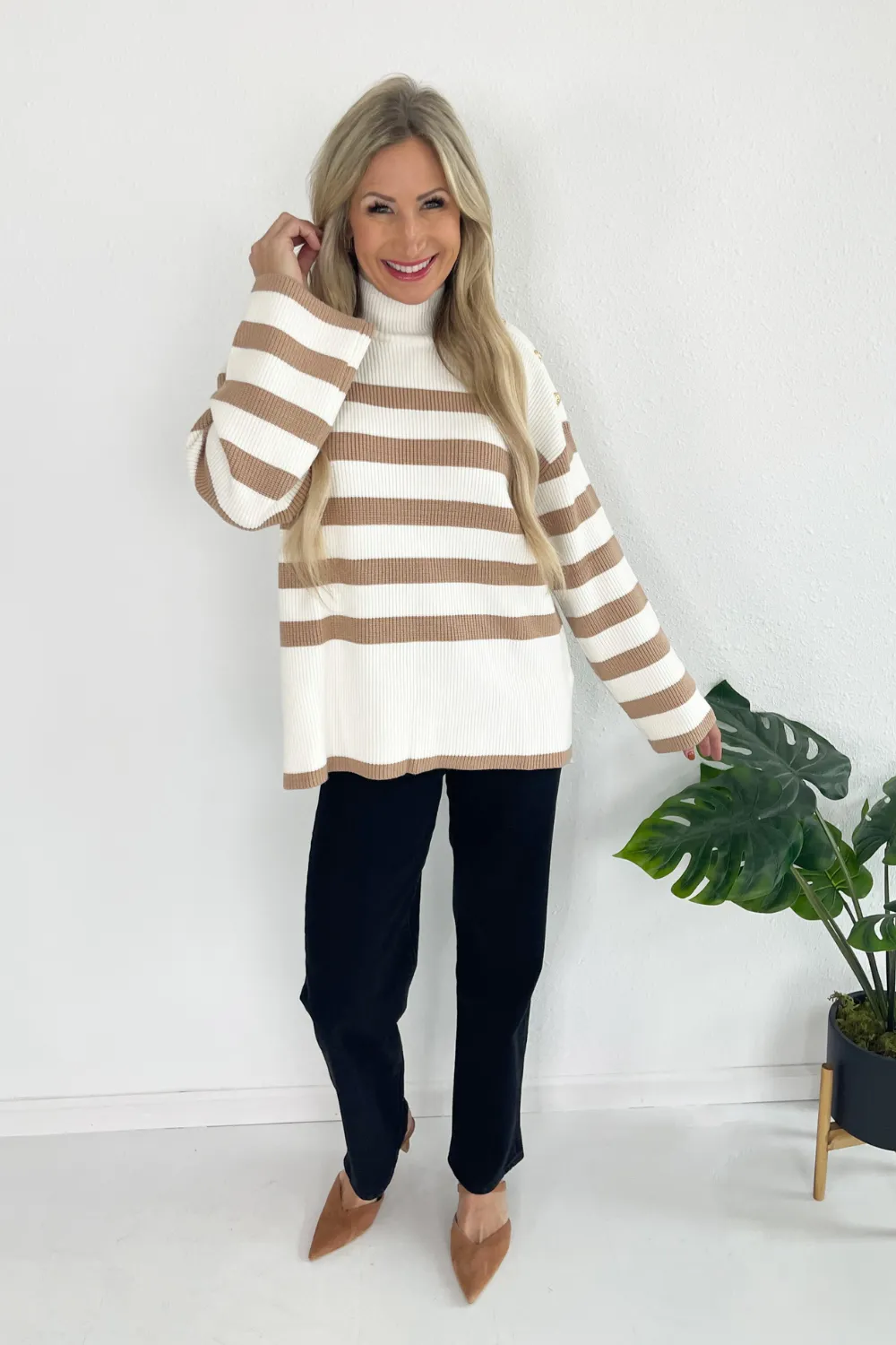 Engineered Stripe Lion Shoulder Button
