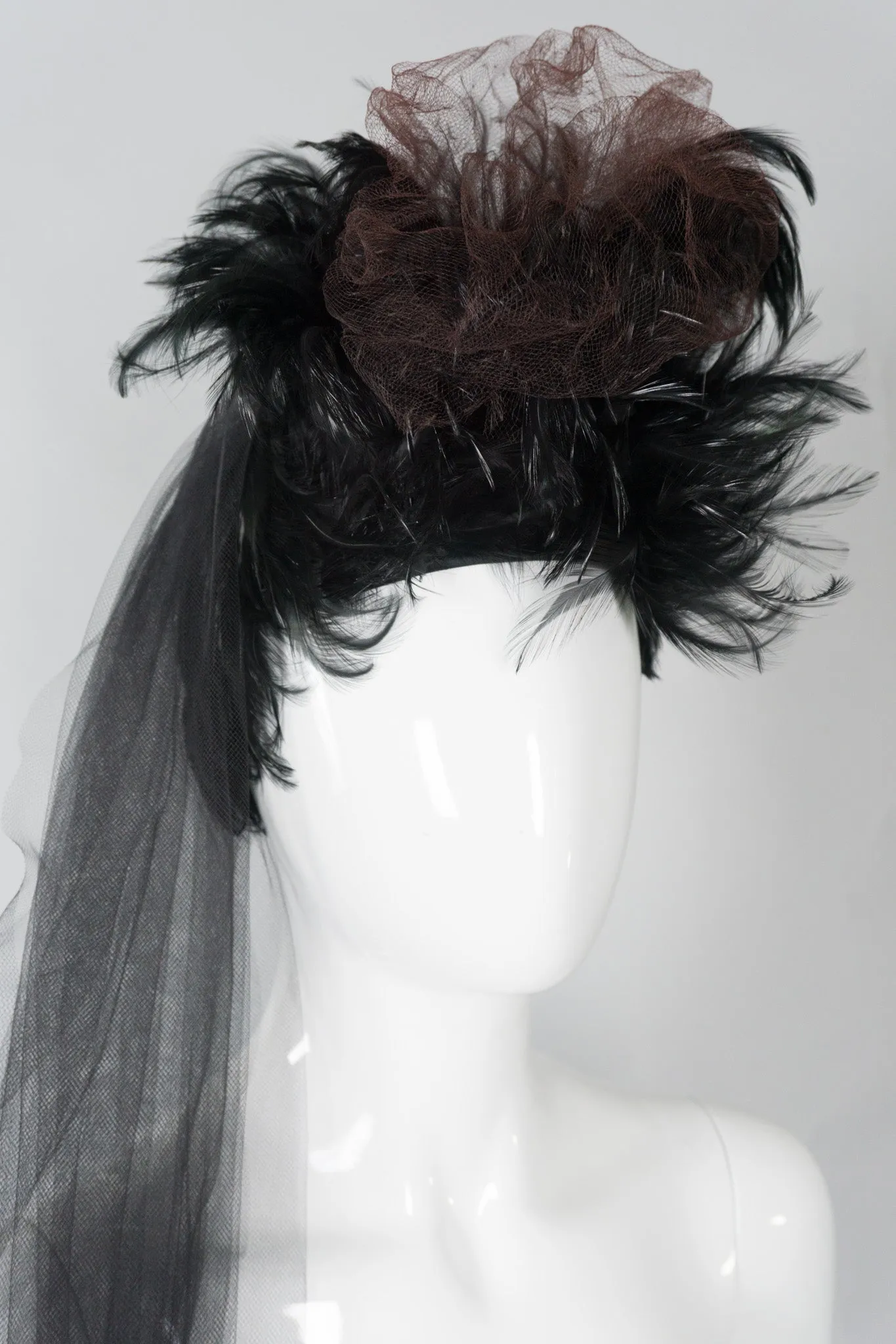Feather Pouf Casque