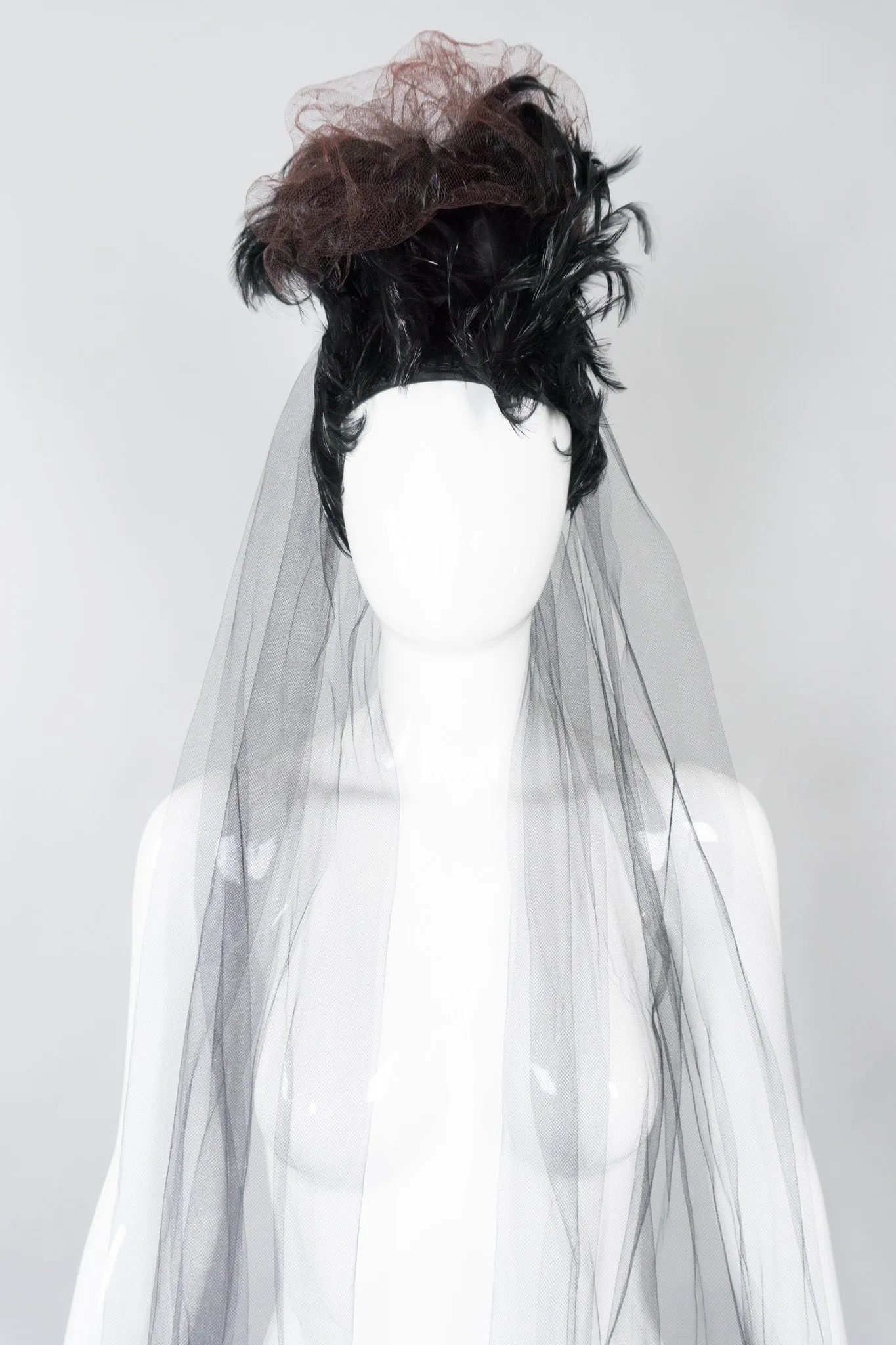 Feather Pouf Casque