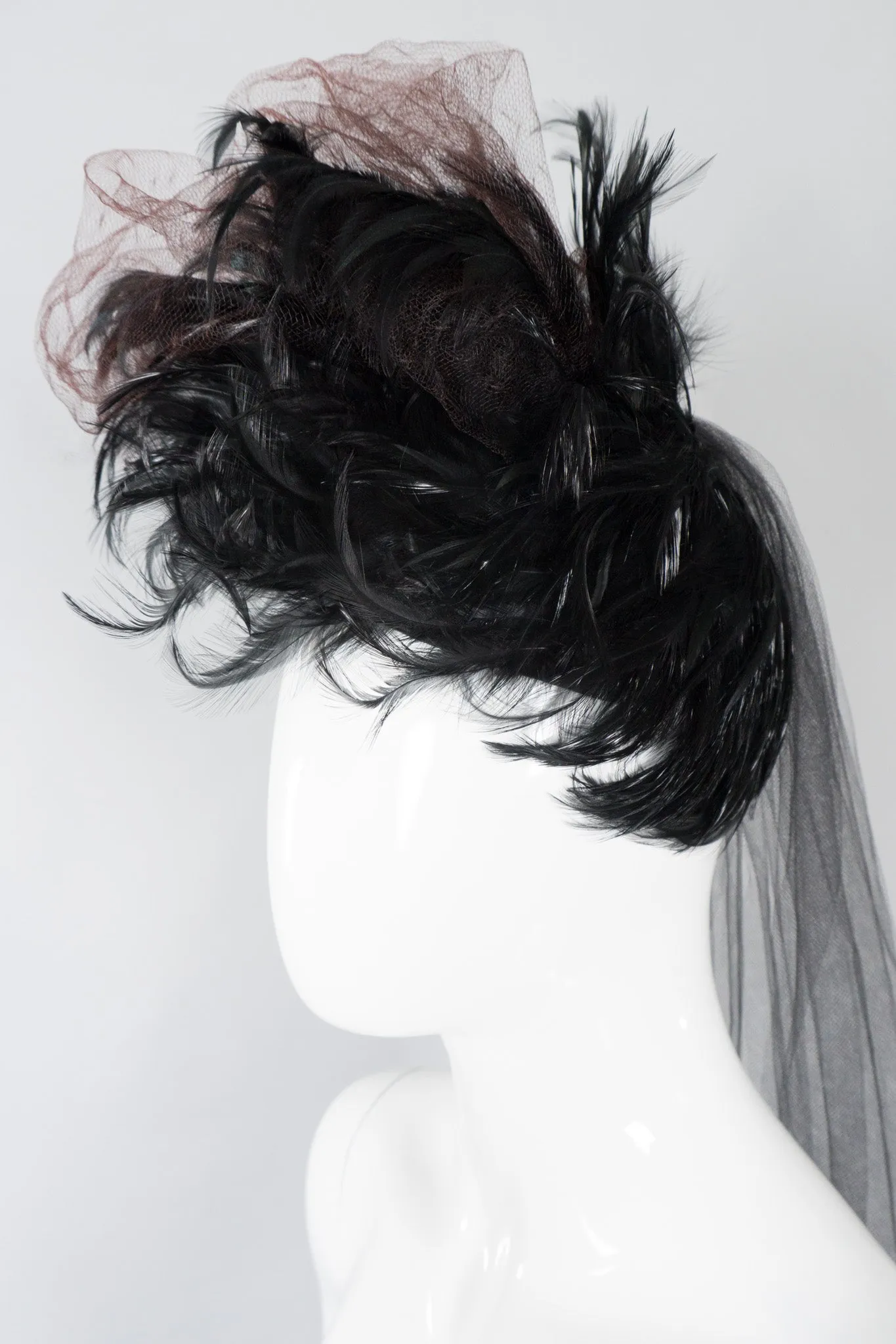 Feather Pouf Casque