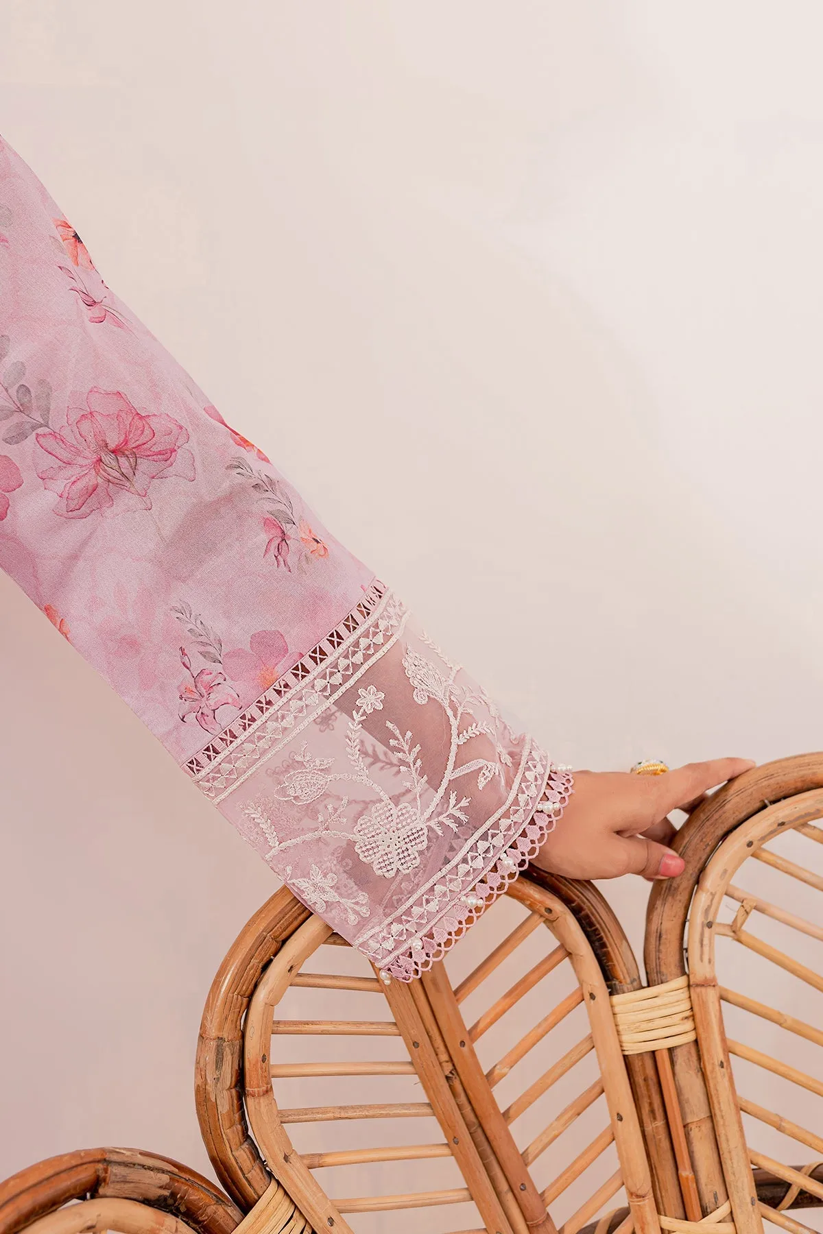 Florista| Farasha Mehak Festive Lawn SS 23 | Unstitched Embroidered Collection