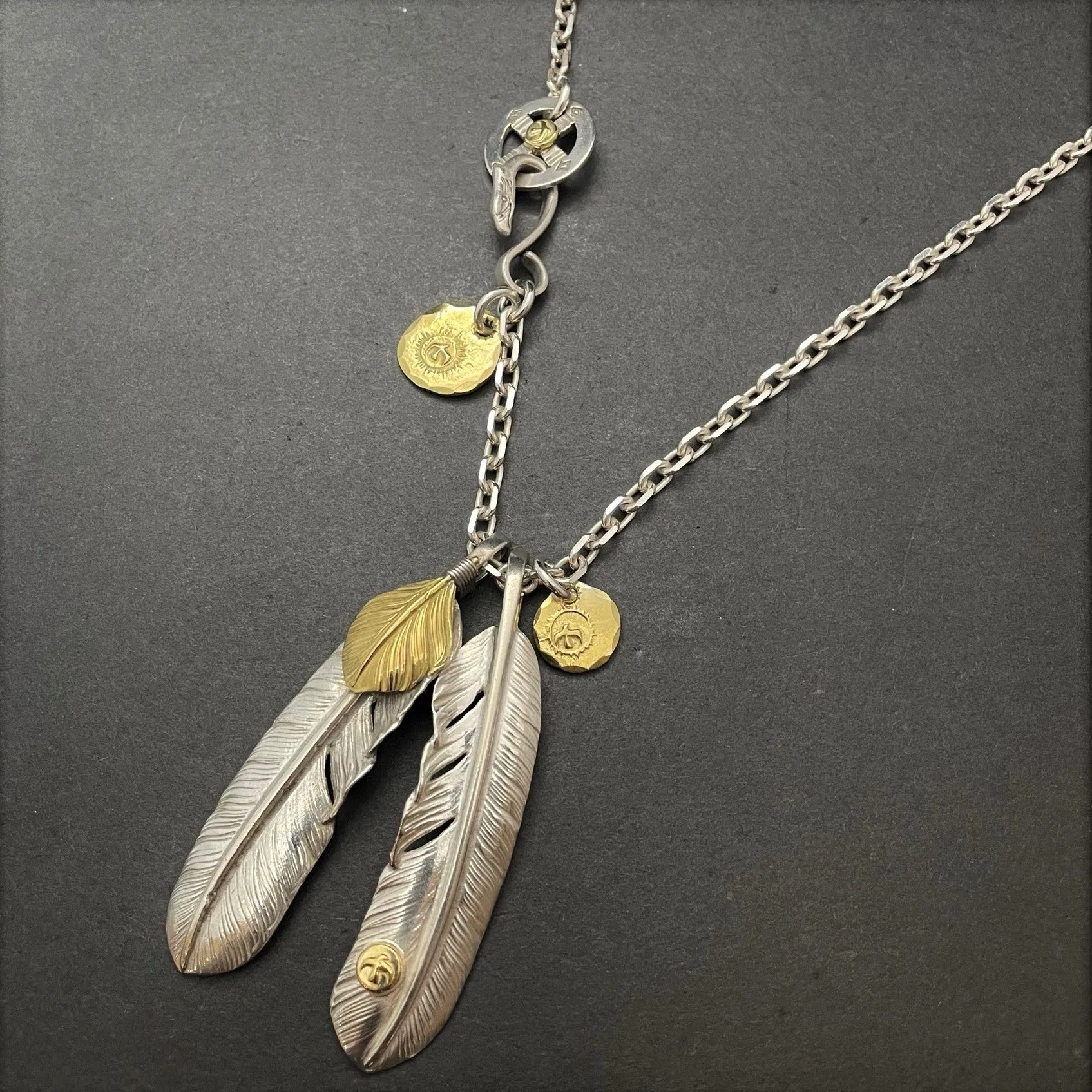 Goros Feather With Gold/Metal Setup