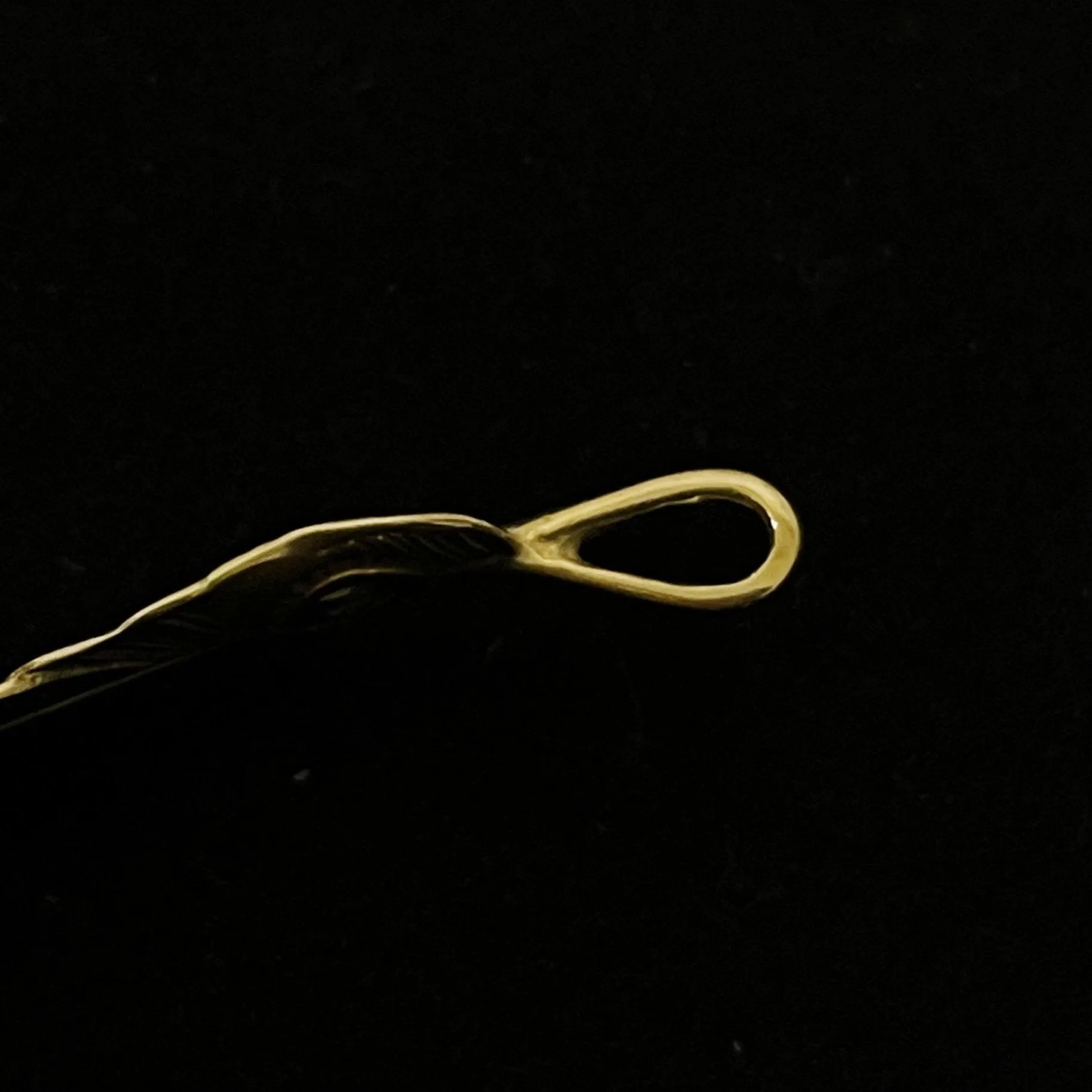 Goros Gold Feather - Facing Left