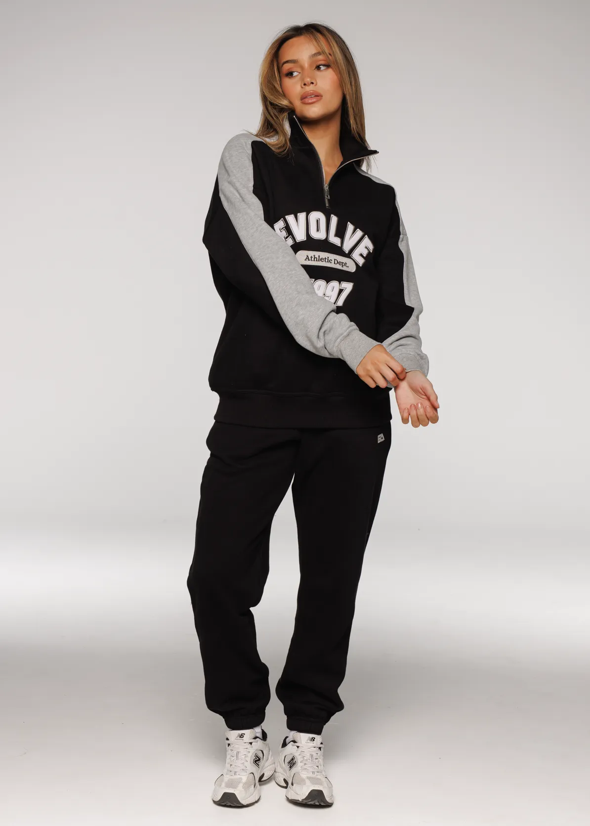 Iconic Retro ¼ Zip - Black-Grey
