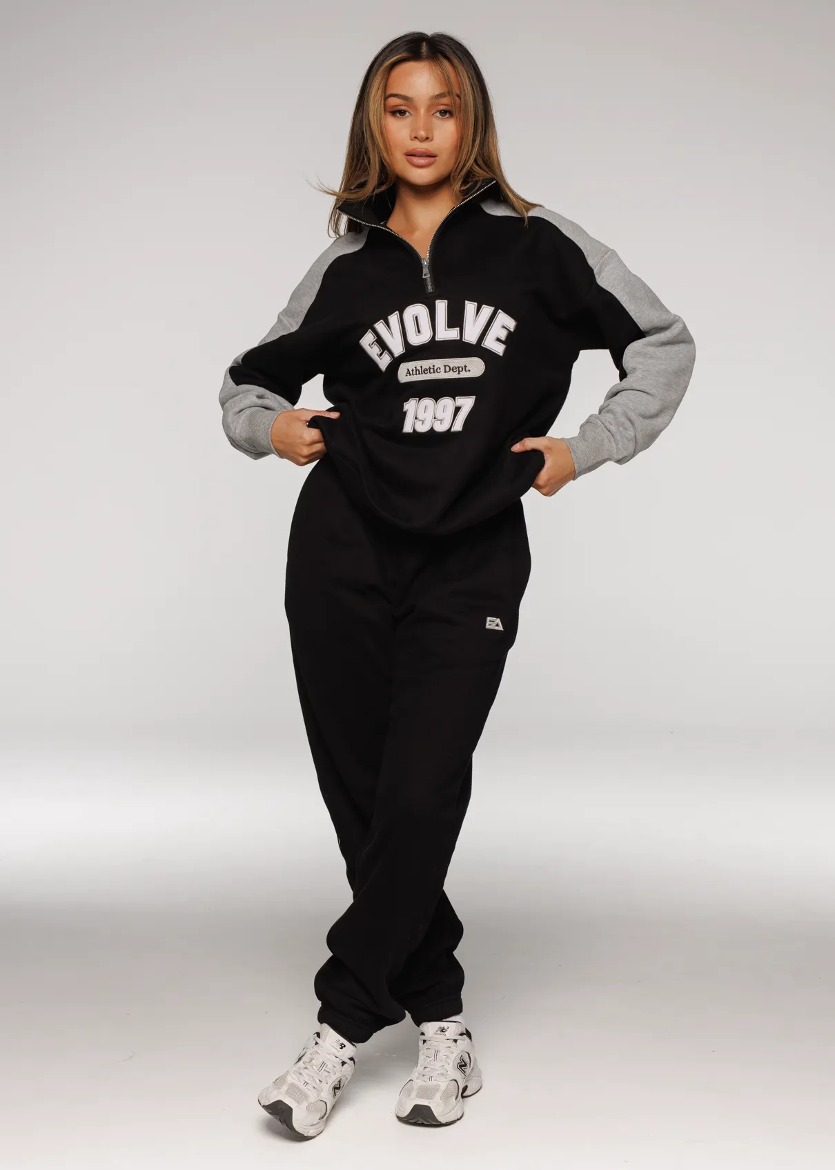 Iconic Retro ¼ Zip - Black-Grey