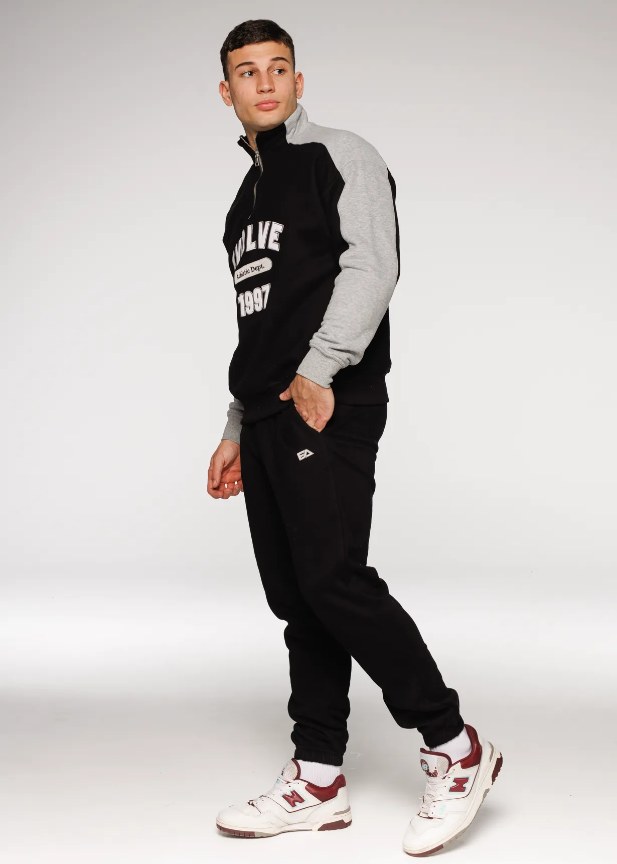 Iconic Retro ¼ Zip - Black-Grey