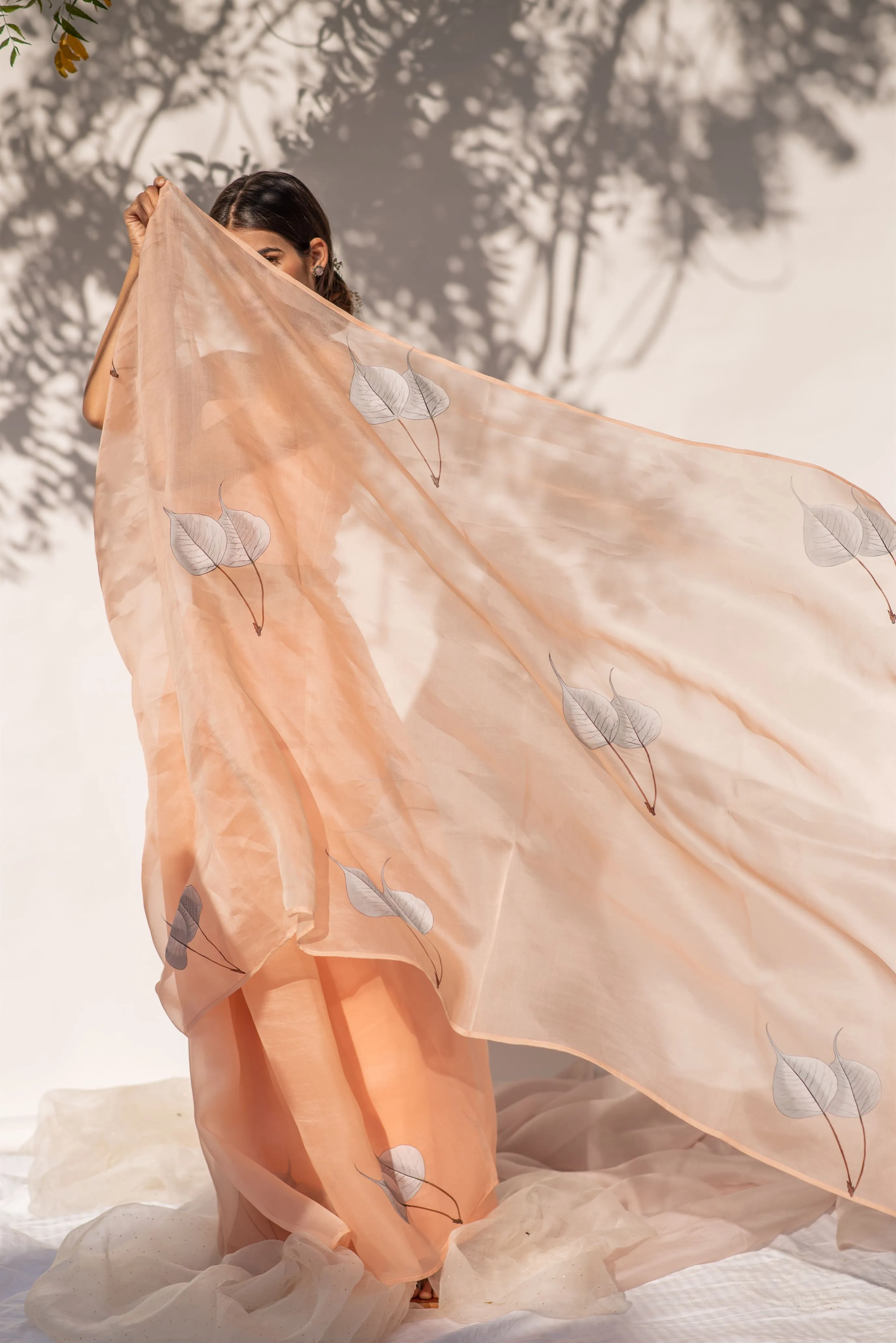 Kapardara - Feuilles Saree - Silk Organza - Handpainted - Peach
