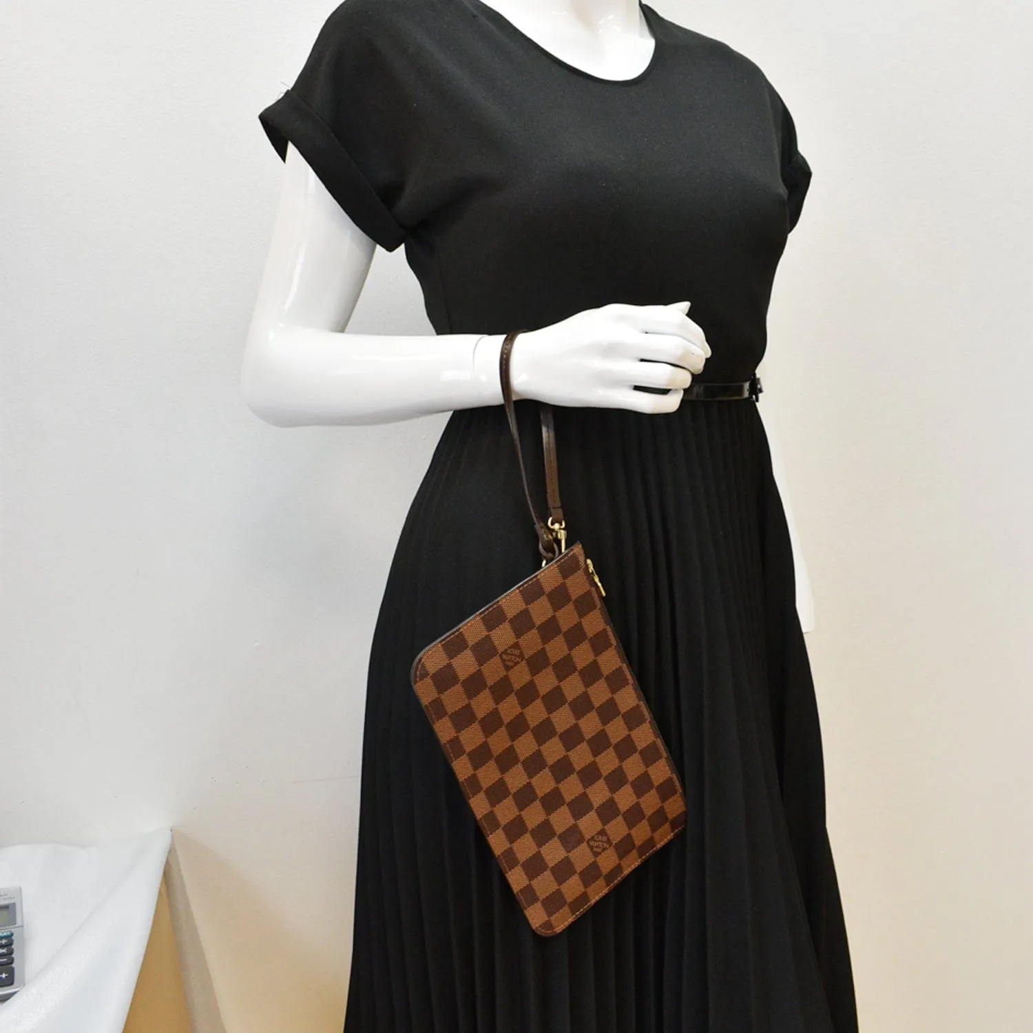 LOUIS VUITTON Neverfull MM Damier Ebene Pochette Wristlet Pouch Brown