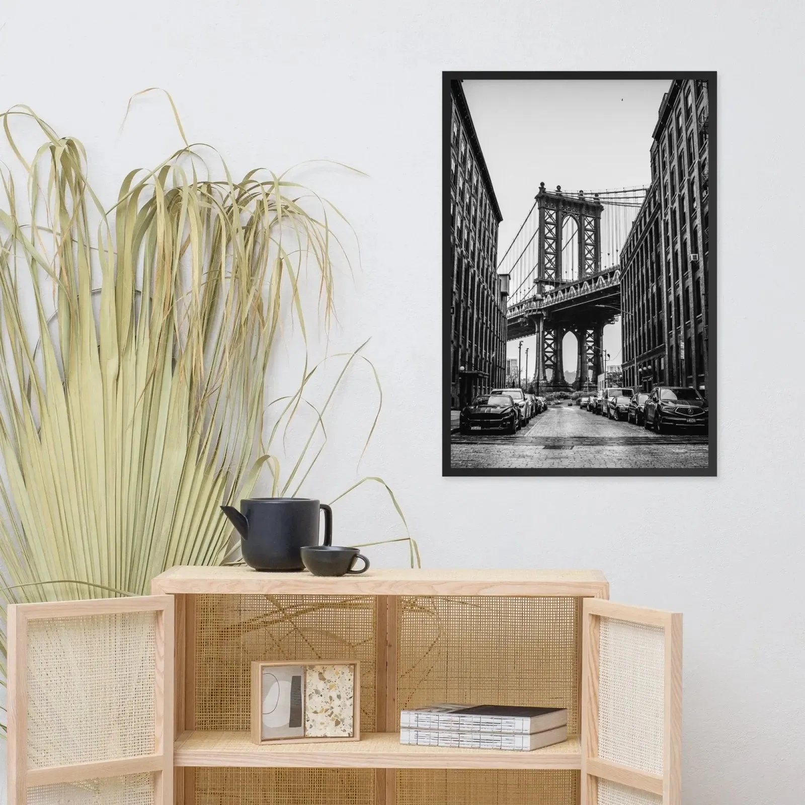 Manhattan Majesty – A Black and White Tribute to New York’s Iconic Bridge
