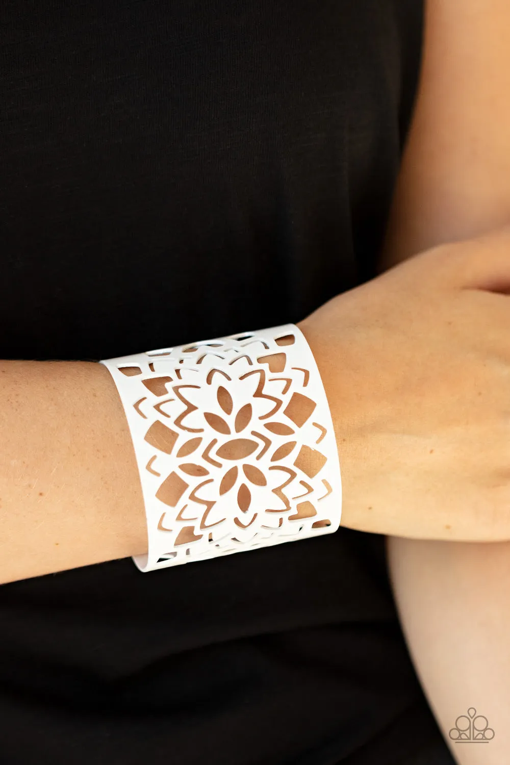 Paparazzi - Hacienda Hotspot - White Bracelet