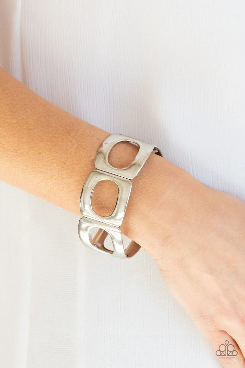 Paparazzi - In OVAL Your Head - Silver Bracelet