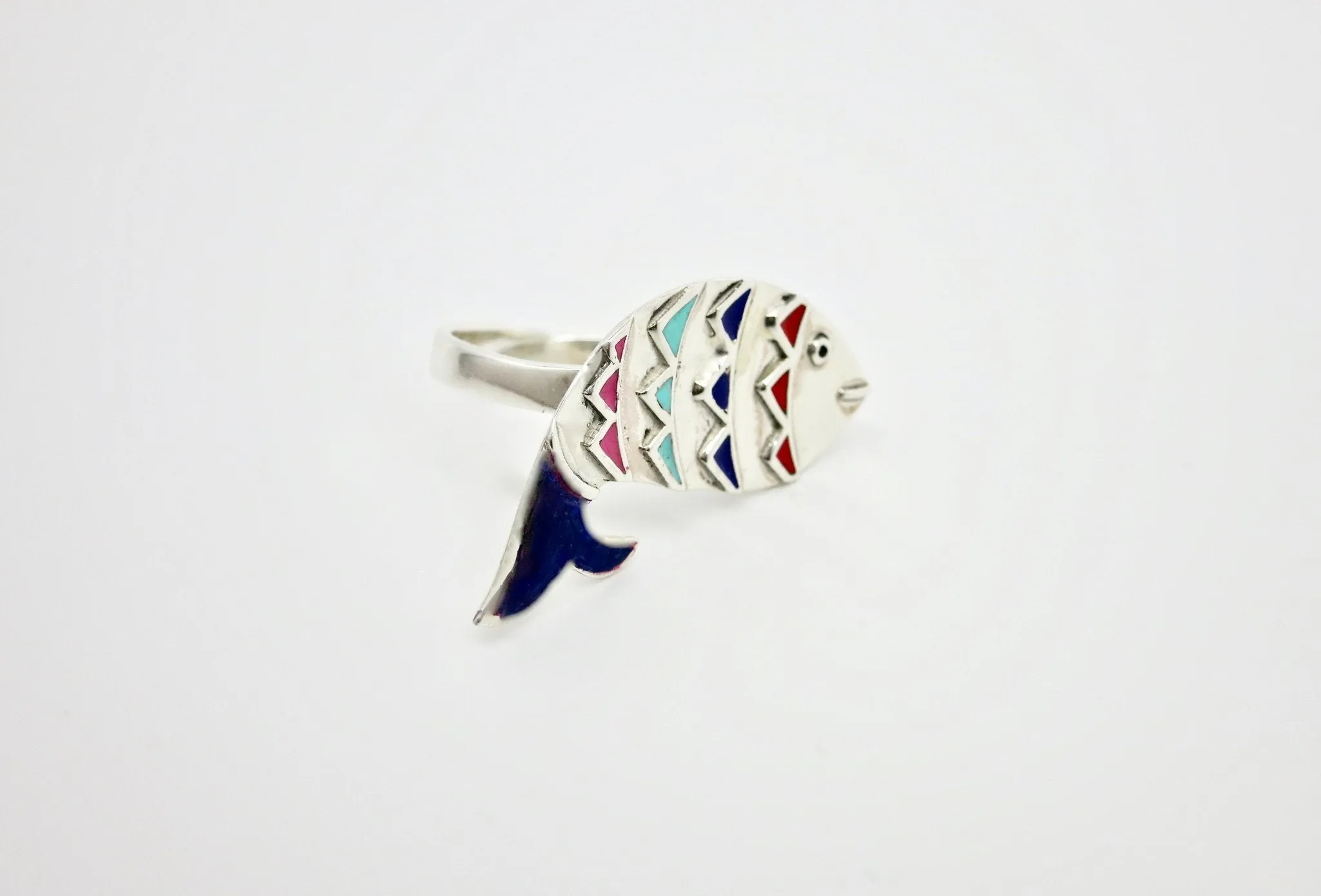 Playful 'mahi' (fish) statement ring