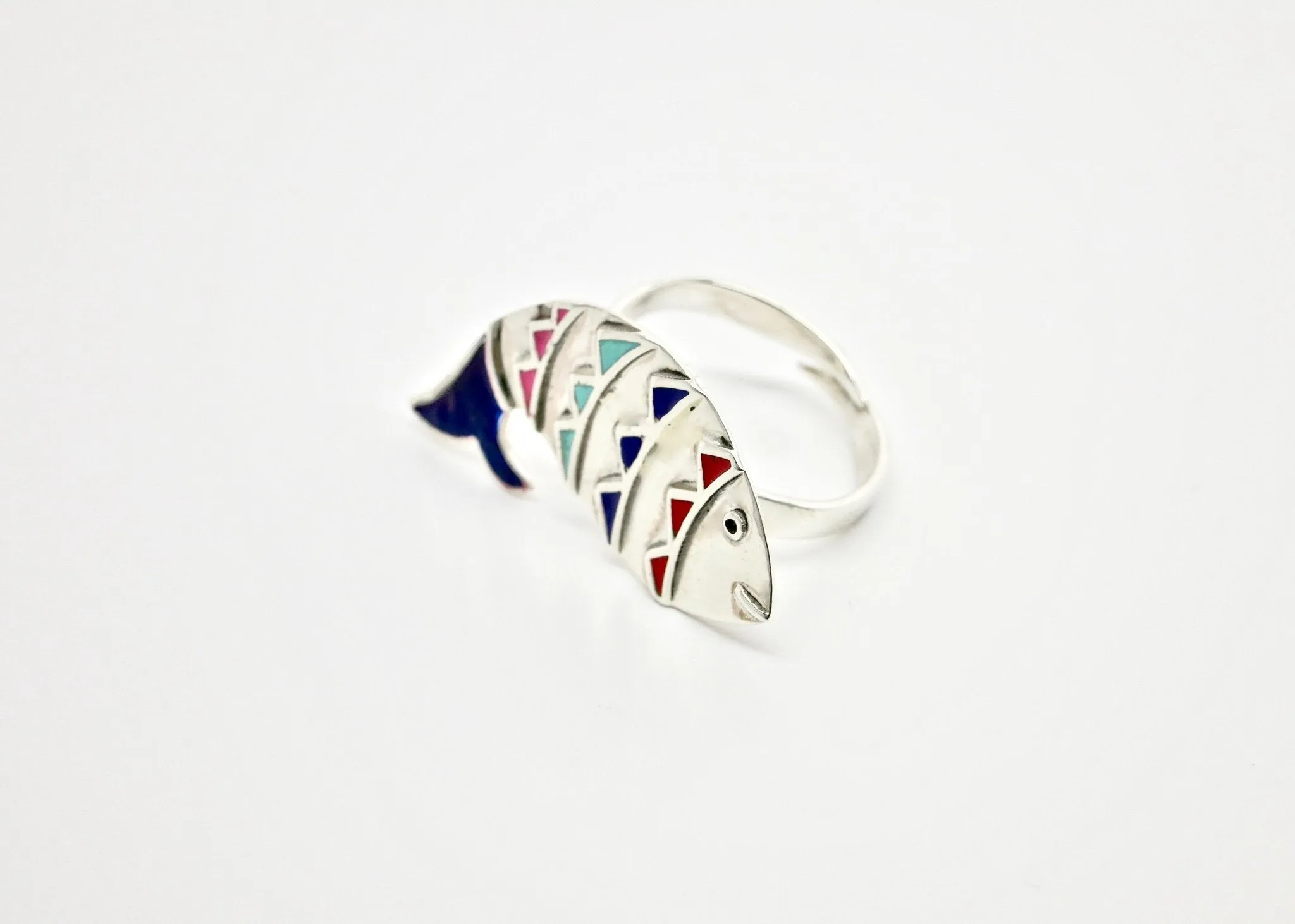 Playful 'mahi' (fish) statement ring