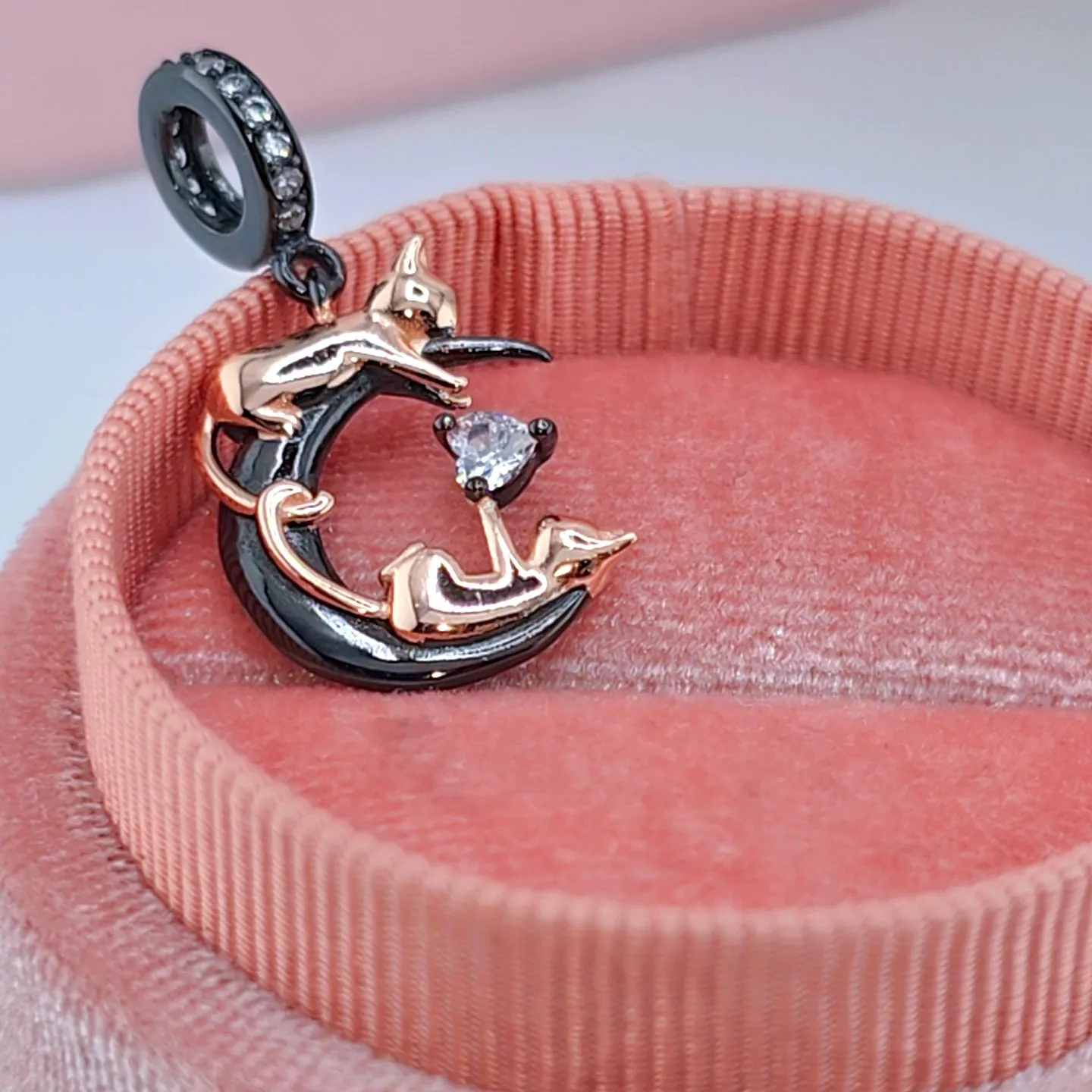 Playful Pet Kissing Cat Charm