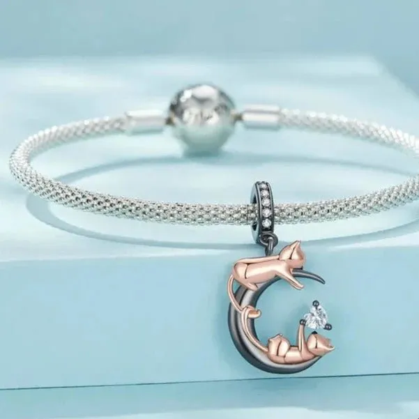 Playful Pet Kissing Cat Charm