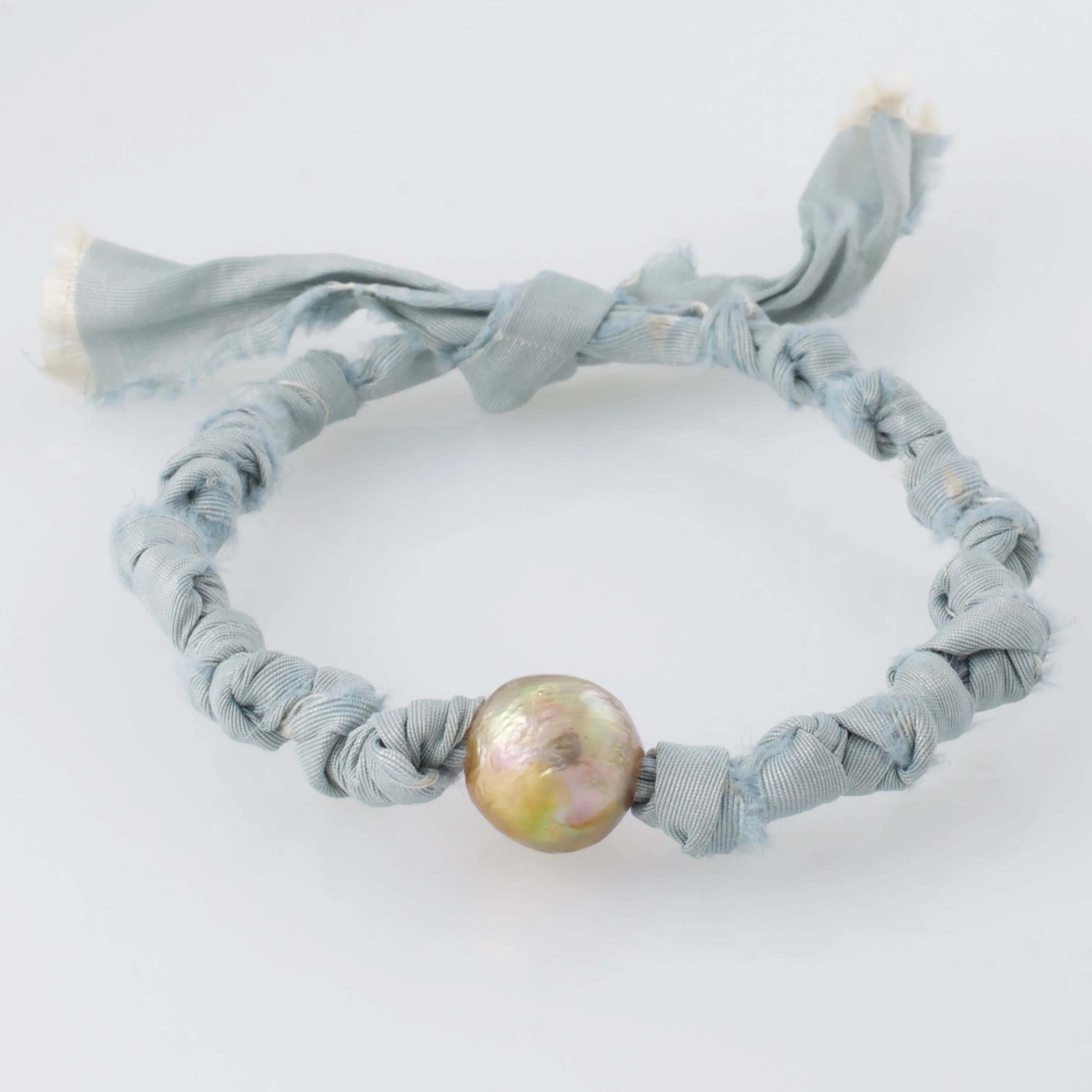 Seeds Of Silk Big Pearl Bracelet - Ocean Sky